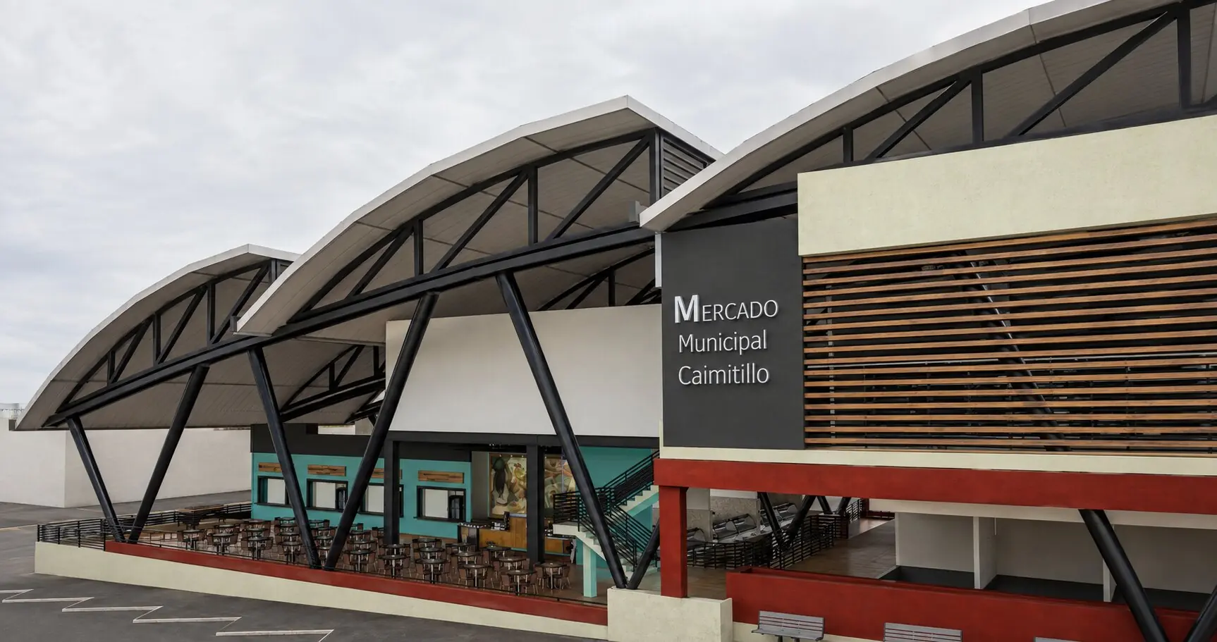 Cubiertas, estructura y área gastronómica — Mercado Municipal de Caimitillo