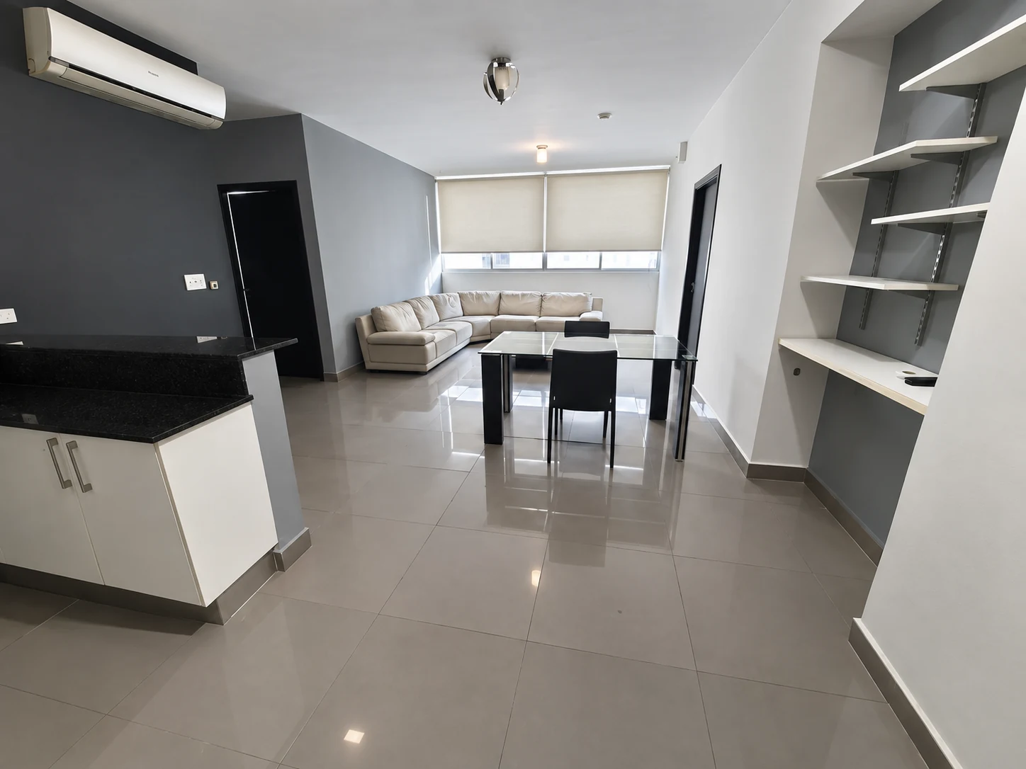 Sala y comedor: área social en condición inicial.