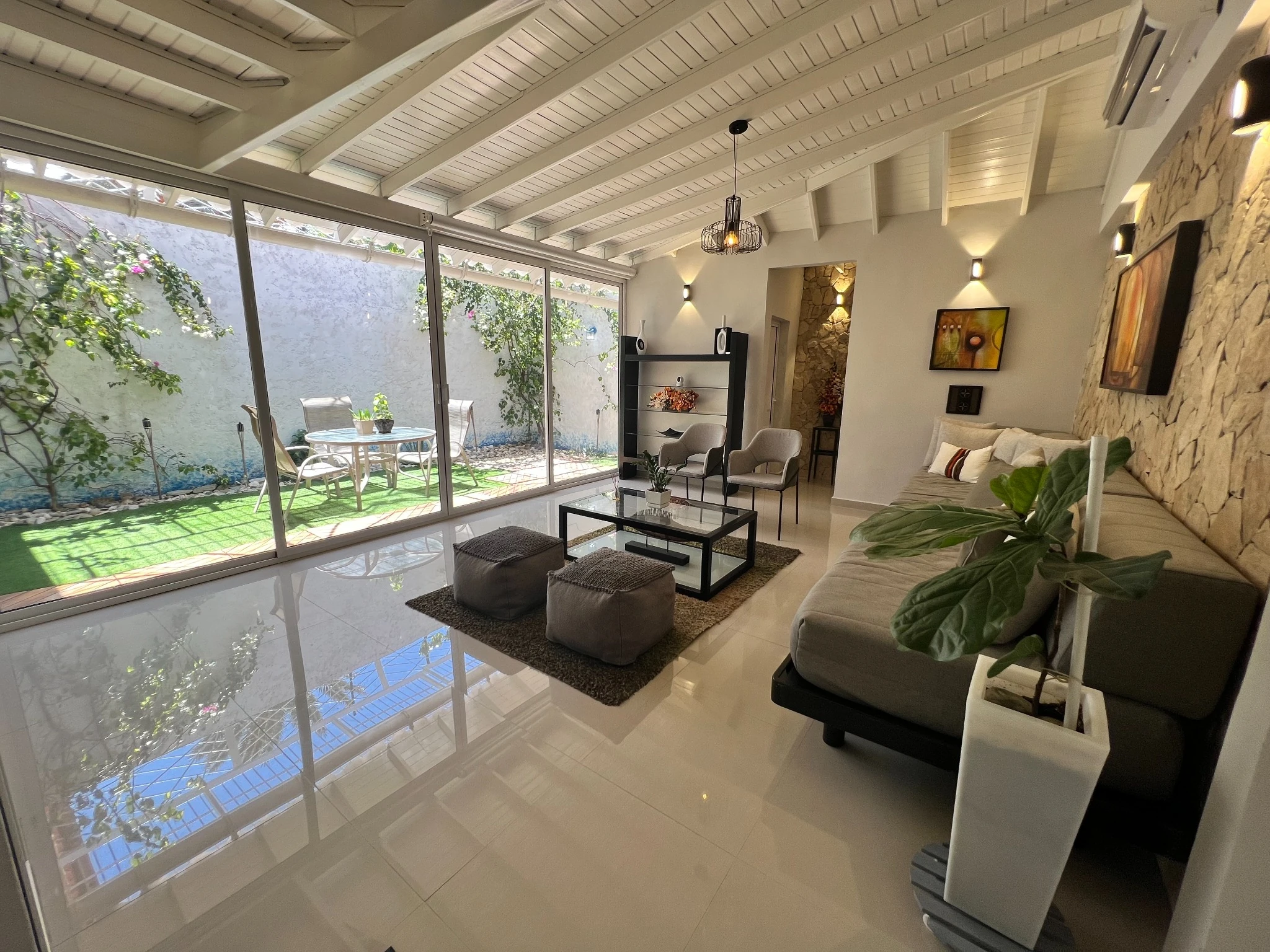 Relación final entre lounge y jardín.