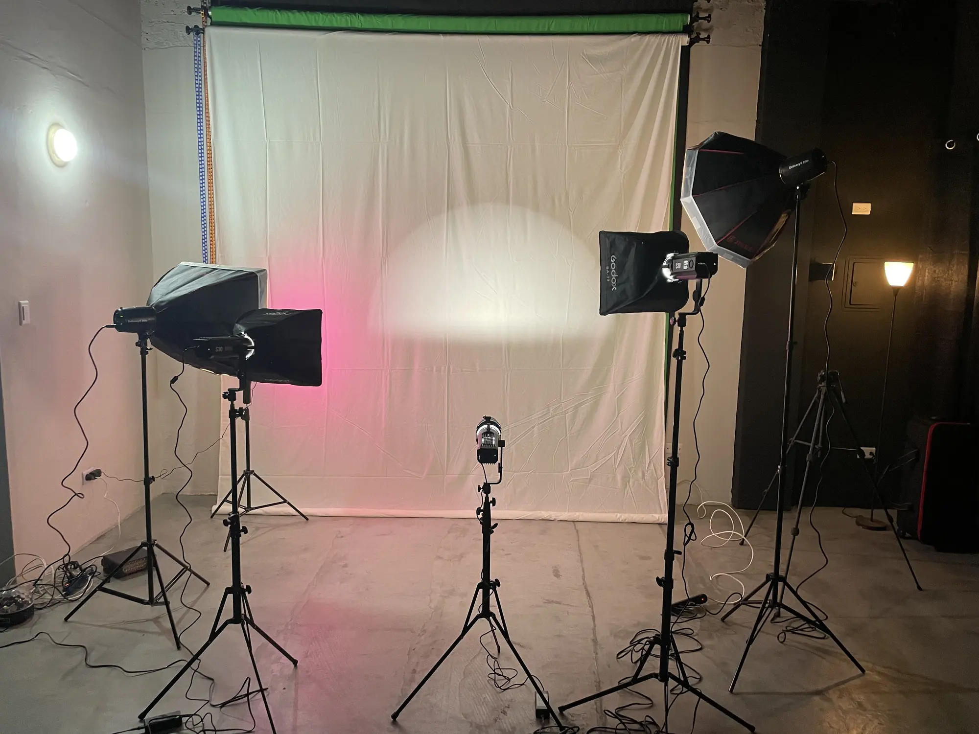Composición de iluminación y equipamiento.