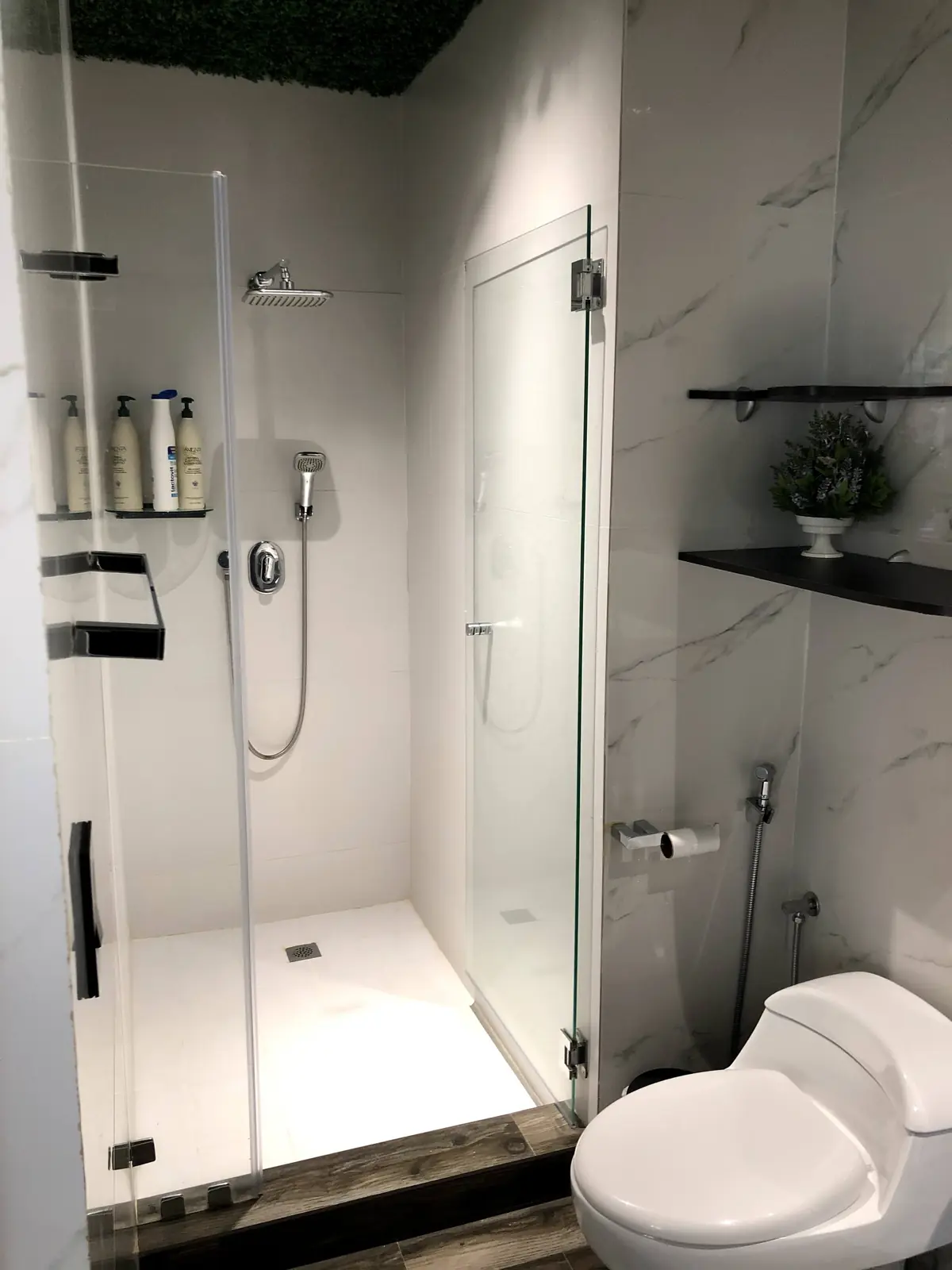 Baño auxiliar terminado.