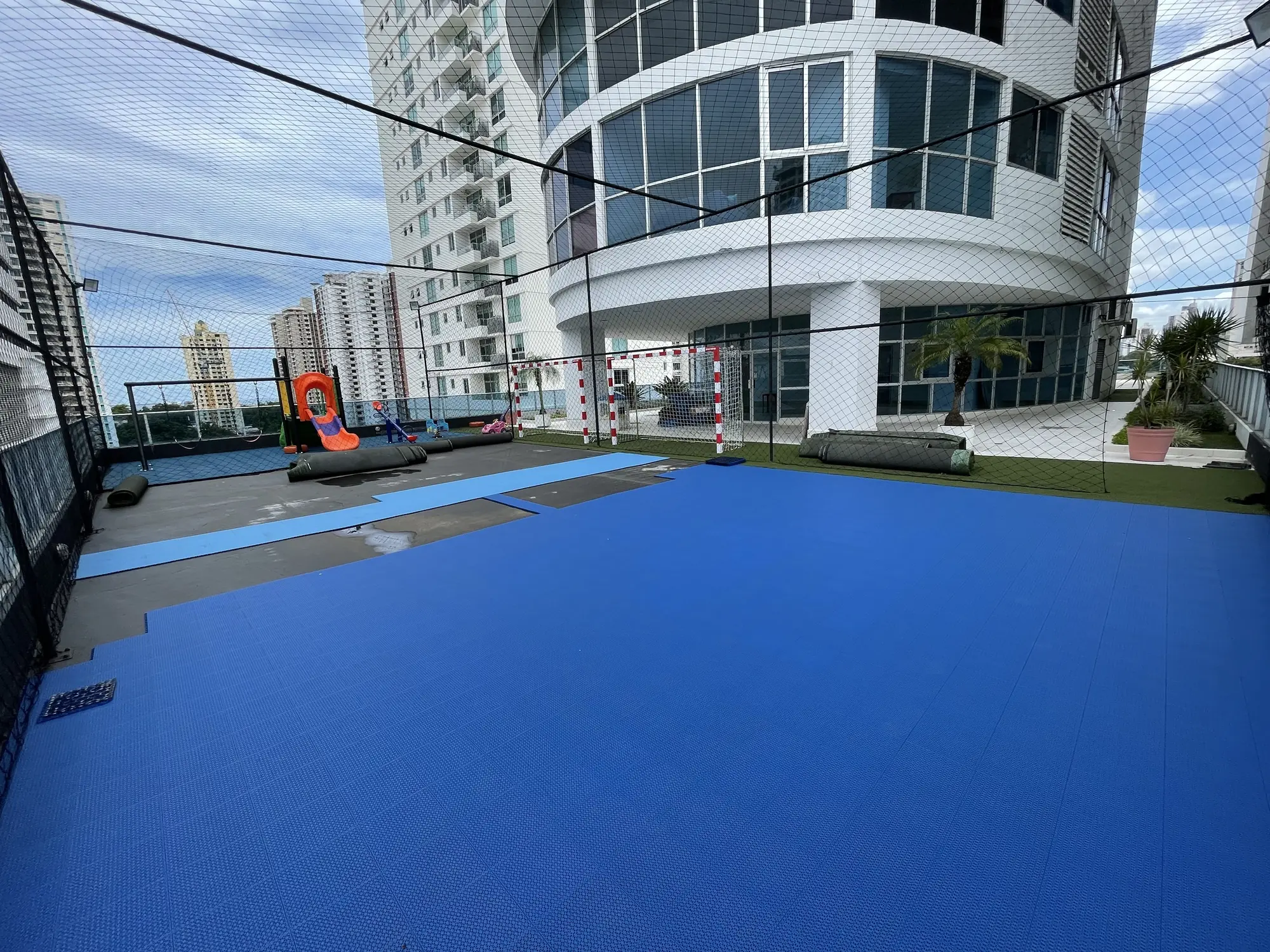 Obras de adecuación de la cancha.