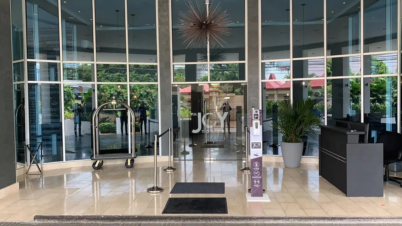 Lobby y recepción renovados.