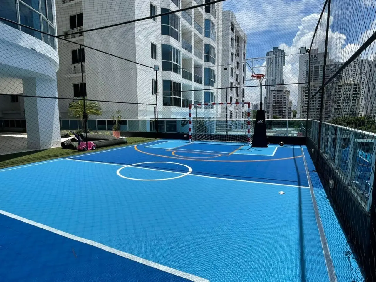 Cancha multiuso terminada.