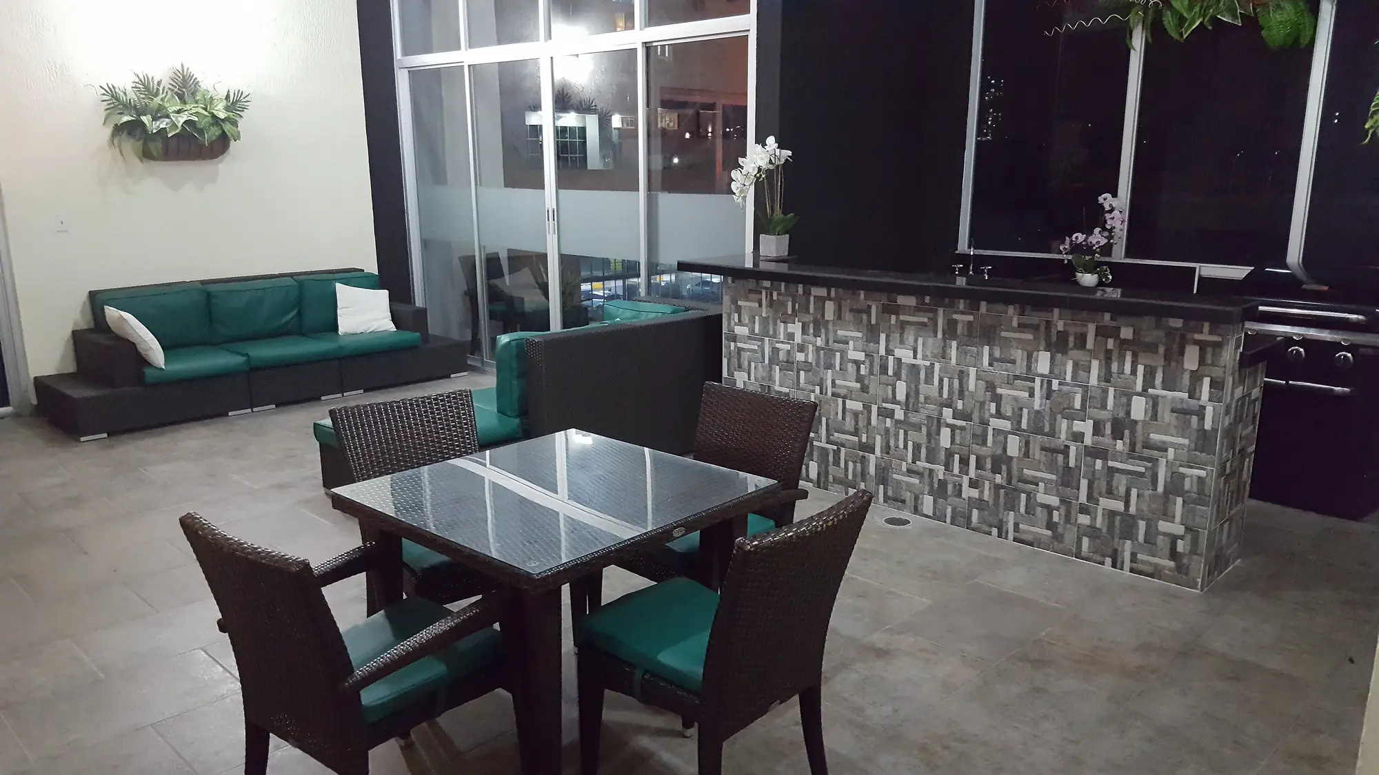 Área lounge renovada.